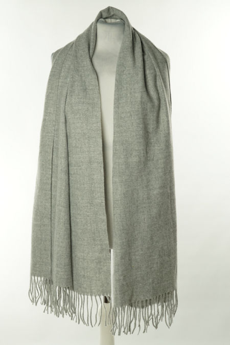 Szal szary z frędzlami
